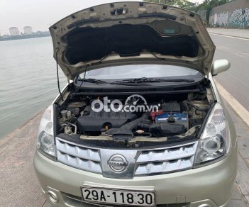 Nissan Grand livina 2011 - Cần bán gấp Nissan Grand livina 1.8AT năm 2011, màu bạc, giá tốt