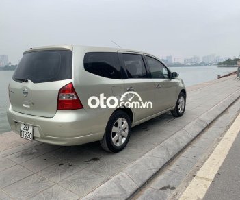 Nissan Grand livina 2011 - Cần bán gấp Nissan Grand livina 1.8AT năm 2011, màu bạc, giá tốt