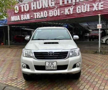 Toyota Hilux 2013 - Bán Toyota Hilux 2.5E MT sản xuất năm 2013, màu bạc, 420 triệu