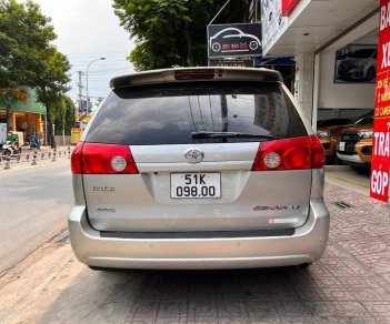 Toyota Sienna LE 2005 - Cần bán gấp Toyota Sienna LE năm sản xuất 2005, màu bạc, xe nhập, 435 triệu