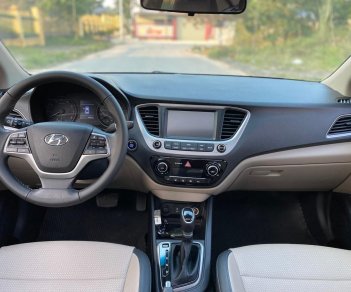 Hyundai Accent 1.4 AT bản đặc biệt 2020 - Bán gấp Hyundai Accent 1.4 AT bản đặc biệt sản xuất 2020, màu trắng, giá chỉ 525 triệu