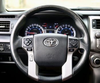 Toyota 4 Runner 2015 - Màu trắng, xe nhập