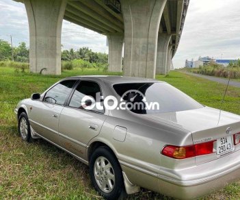 Toyota Camry 2001 - Bán Toyota Camry năm sản xuất 2001, màu bạc, nhập khẩu nguyên chiếc