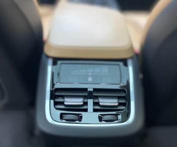 Volvo XC90 2018 - Cần bán xe Volvo XC90 năm 2018, ít sử dụng, giá chỉ 2 tỷ 900tr