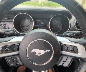 Ford Mustang 2018 - [Hà Nội] Bán nhanh xe Ford Mustang EcoBoost sản xuất 2018 màu đỏ, nhập Mỹ, chủ ít đi mới 95% + Giấy tờ đầy đủ