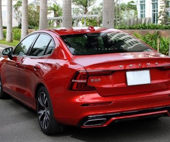 Volvo S60 T5 R-Design AWD 2020 - Bán Volvo S60 T5 R-Design AWD năm 2020, màu đỏ, nhập khẩu nguyên chiếc