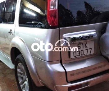 Ford Everest 2013 - Cần bán lại xe Ford Everest sản xuất năm 2013, màu bạc, nhập khẩu nguyên chiếc