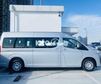 Toyota Hiace 2021 - Bán Toyota Hiace sản xuất 2021, màu bạc, nhập khẩu nguyên chiếc