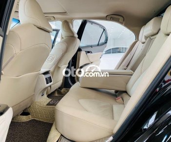 Toyota Camry 2019 - Cần bán lại xe Toyota Camry 2.5Q năm sản xuất 2019, nhập khẩu nguyên chiếc