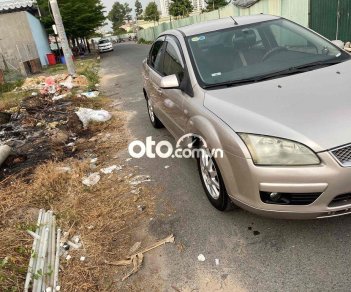 Ford Focus 2006 - Bán ô tô Ford Focus sản xuất 2006, màu bạc 