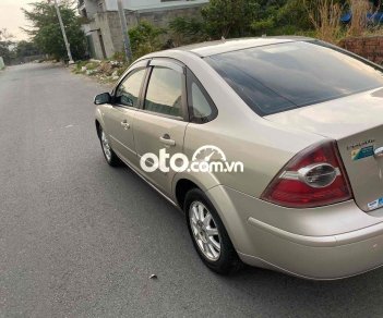 Ford Focus 2006 - Bán ô tô Ford Focus sản xuất 2006, màu bạc 