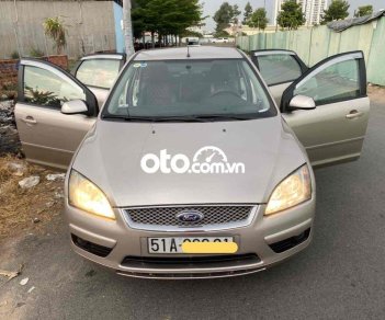 Ford Focus 2006 - Bán ô tô Ford Focus sản xuất 2006, màu bạc 