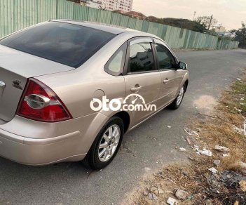 Ford Focus 2006 - Bán ô tô Ford Focus sản xuất 2006, màu bạc 