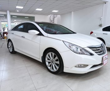 Hyundai Sonata 2018 - Cần bán gấp Hyundai Sonata 2.0 AT màu trắng, xe nhập khẩu nguyên chiếc