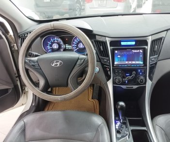 Hyundai Sonata 2018 - Cần bán gấp Hyundai Sonata 2.0 AT màu trắng, xe nhập khẩu nguyên chiếc