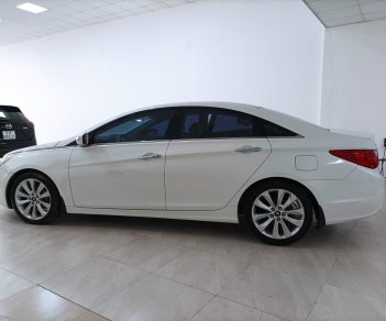 Hyundai Sonata 2018 - Cần bán gấp Hyundai Sonata 2.0 AT màu trắng, xe nhập khẩu nguyên chiếc