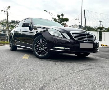 Mercedes-Benz 2011 - Cần bán gấp Mercedes E300 AMG năm sản xuất 2011, màu nâu