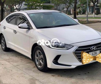 Hyundai Elantra 2017 - Cần bán gấp Hyundai Elantra sản xuất 2017, màu trắng, giá 408tr