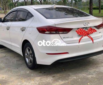 Hyundai Elantra 2017 - Cần bán gấp Hyundai Elantra sản xuất 2017, màu trắng, giá 408tr