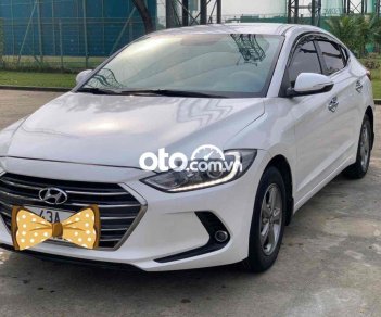 Hyundai Elantra 2017 - Cần bán gấp Hyundai Elantra sản xuất 2017, màu trắng, giá 408tr