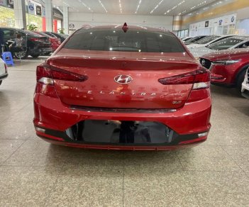 Hyundai Elantra 2021 - Bán Hyundai Elantra 1.6AT sản xuất 2021, màu đỏ, giá tốt