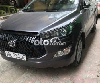 Toyota Innova 2016 - Bán xe Toyota Innova 2.0V sản xuất năm 2016 số tự động