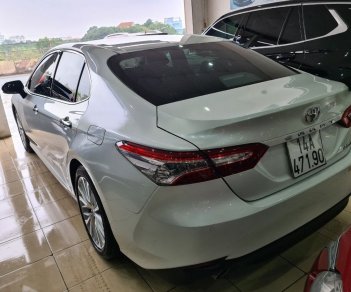 Toyota Camry 2020 - Cần bán xe Toyota Camry 2.5Q năm sản xuất 2020, màu trắng, nhập khẩu nguyên chiếc