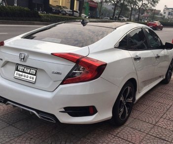 Honda Civic 2017 - Cần bán Honda Civic 1.5L Turbo năm sản xuất 2017, màu trắng, nhập khẩu nguyên chiếc, chính chủ