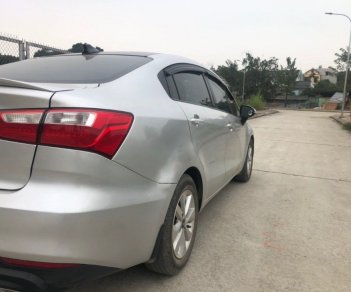 Kia Rio 2016 - Cần bán gấp Kia Rio 1.4AT sản xuất năm 2016, màu bạc, xe nhập xe gia đình