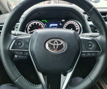 Toyota Camry 2020 - Cần bán xe Toyota Camry 2.5Q năm sản xuất 2020, màu trắng, nhập khẩu nguyên chiếc