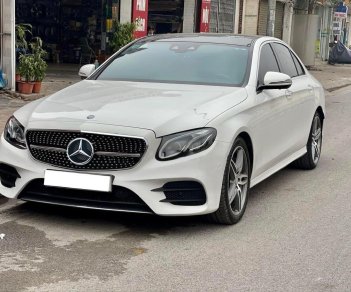 Mercedes-Benz E300 2017 - Cần bán gấp Mercedes E300 AMG năm 2017, màu trắng