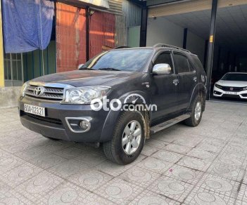 Toyota Fortuner 2011 - Cần bán xe Toyota Fortuner 2.7V sản xuất năm 2011, màu xám còn mới, giá tốt