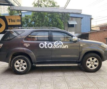 Toyota Fortuner 2011 - Cần bán xe Toyota Fortuner 2.7V sản xuất năm 2011, màu xám còn mới, giá tốt