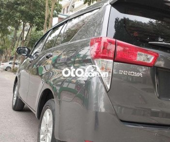 Toyota Innova 2017 - Cần bán xe Toyota Innova sản xuất năm 2017, màu xám