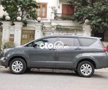 Toyota Innova 2017 - Cần bán xe Toyota Innova sản xuất năm 2017, màu xám