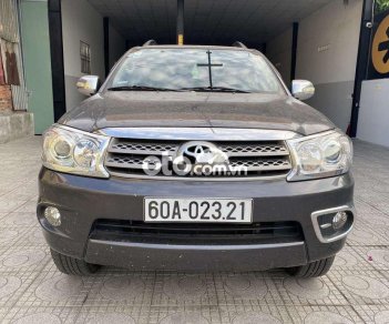 Toyota Fortuner 2011 - Cần bán xe Toyota Fortuner 2.7V sản xuất năm 2011, màu xám còn mới, giá tốt