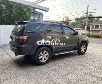 Toyota Fortuner 2011 - Cần bán xe Toyota Fortuner 2.7V sản xuất năm 2011, màu xám còn mới, giá tốt