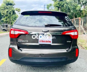 Kia Sorento 2015 - Cần bán gấp Kia Sorento số sàn sản xuất 2015, màu đen, giá 558tr