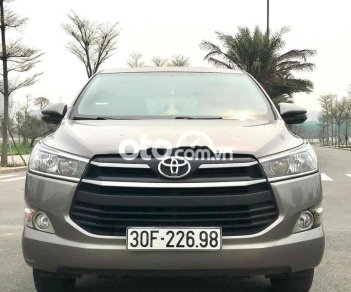 Toyota Innova 2018 - Cần bán Toyota Innova  2.0V năm sản xuất 2018, màu bạc