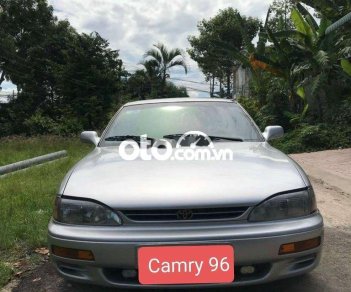 Toyota Camry 1996 - Bán Toyota Camry năm sản xuất 1996, màu bạc, nhập khẩu nguyên chiếc