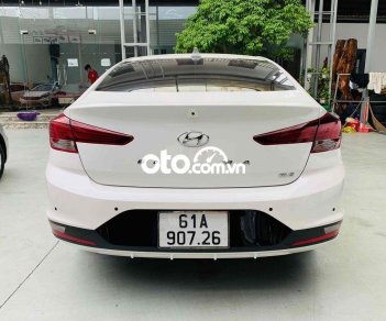 Hyundai Elantra 2021 - Bán Hyundai Elantra 2.0 AT sản xuất năm 2021, màu trắng