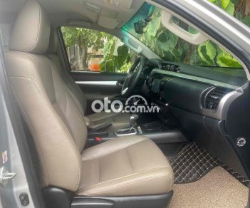 Toyota Hilux 2016 - Bán Toyota Hilux 3.0 4x4 AT năm 2016, màu bạc, xe nhập chính chủ, giá tốt