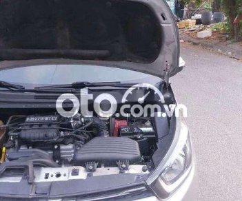 Chevrolet Spark 2018 - Cần bán xe Chevrolet Spark LT sản xuất năm 2018, màu bạc