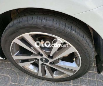 Kia Cerato 2018 - Bán Kia Cerato sản xuất 2018, màu trắng số sàn, 408 triệu