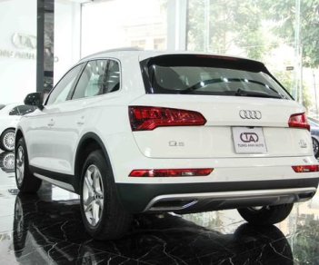 Audi Q5 2018 - Cần bán xe Audi Q5 45 TFSI quattro sản xuất năm 2018, màu trắng, nhập khẩu