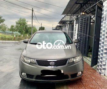 Kia Forte 2011 - Cần bán Kia Forte 1.6AT sản xuất 2011, màu xám xe gia đình