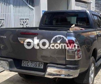 Toyota Hilux 2015 - Bán xe Toyota Hilux sản xuất năm 2015, màu xám, nhập khẩu còn mới 