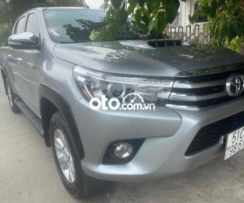 Toyota Hilux 2016 - Bán Toyota Hilux 3.0 4x4 AT năm 2016, màu bạc, xe nhập chính chủ, giá tốt