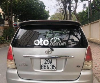 Toyota Innova 2010 - Cần bán gấp Toyota Innova sản xuất 2010, màu bạc