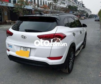 Hyundai Tucson 2016 - Cần bán gấp Hyundai Tucson 2.0 ATH sản xuất 2016, màu trắng, xe nhập, giá tốt